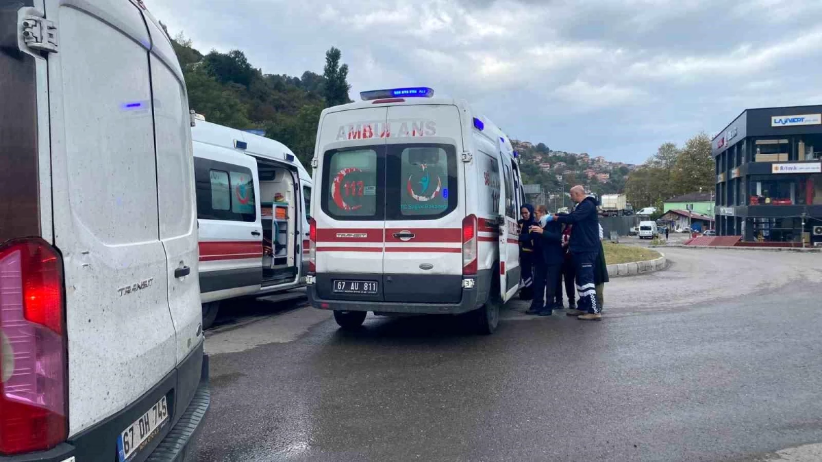 Zonguldak'ta Otomobil İki Araç Çarpıştı: 3 Kişi Yaralandı