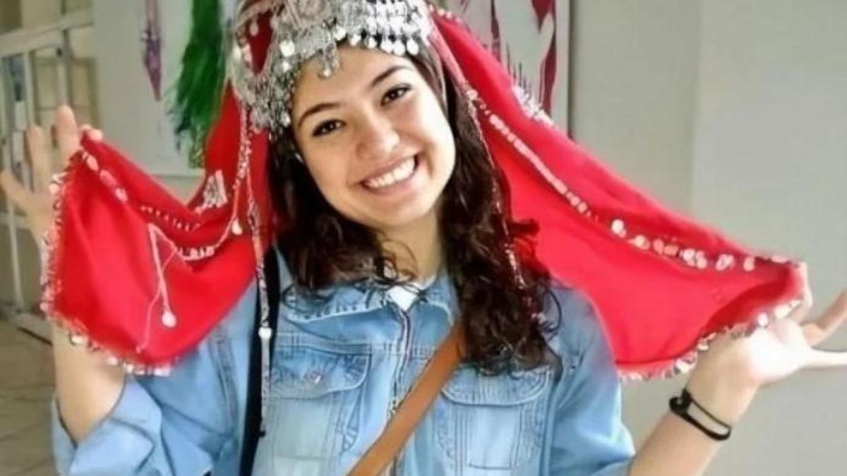 2017 yılında PKK’lı teröristlerin saldırısında şehit olmuştu... Öğretmen Aybüke Yalçın, mezarı başında anıldı