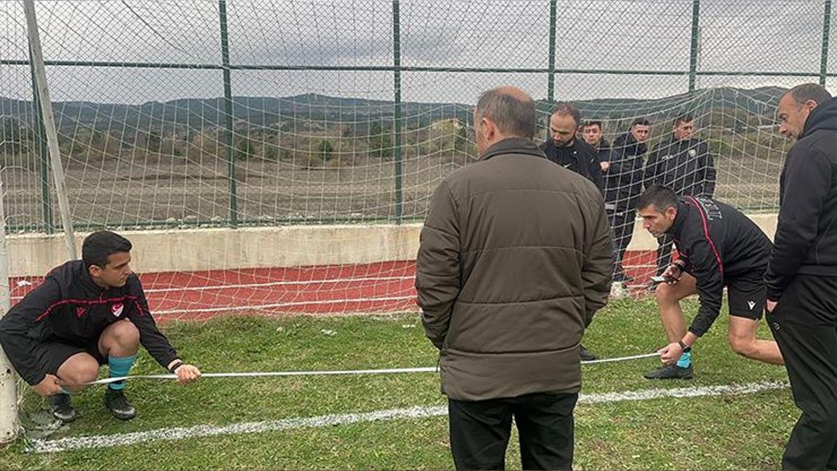 23 yıldır futbol oynanan sahada kale direklerinin ölçüsü maçı iptal ettirdi!