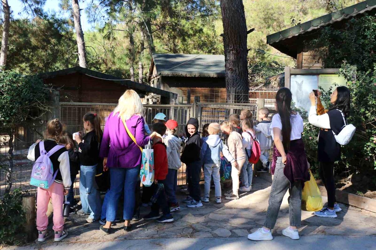 Antalya Büyükşehir Belediyesi Doğal Yaşam Parkı, Ara Tatilde Ziyaretçi Akınına Uğruyor