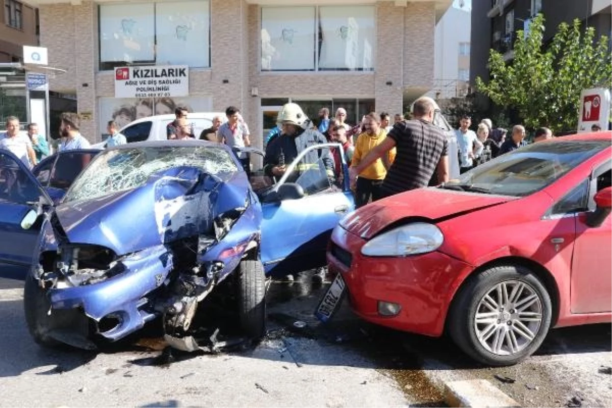 Antalya'da Kaza: 5 Çocuk ve Sürücü Yaralandı