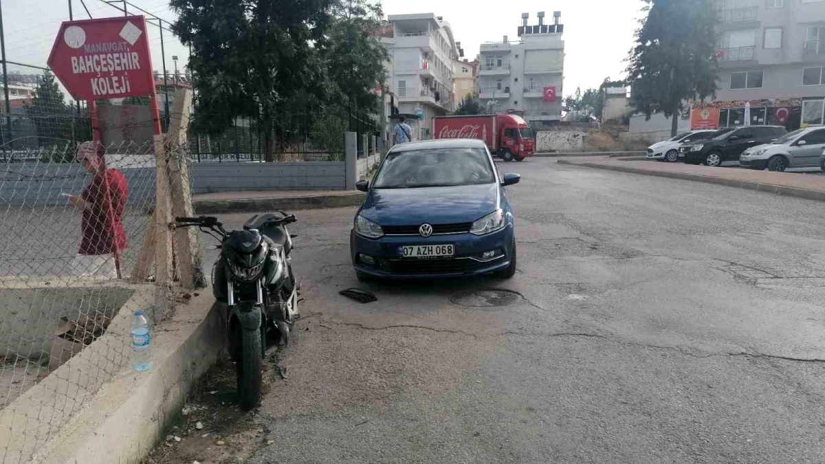 Antalya'da Motosiklet Kazası: Ehliyetsiz Sürücü Yaralandı