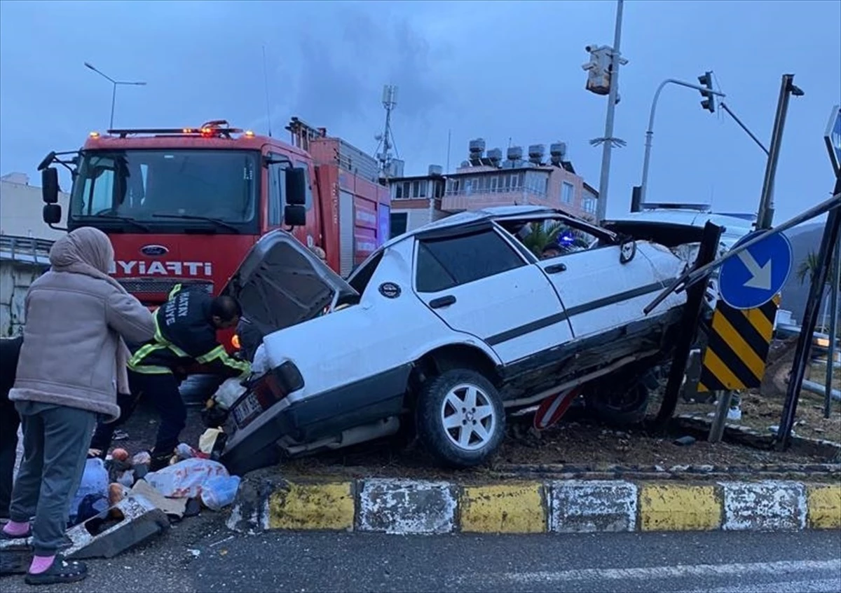 Belen'de otomobil refüje çıktı: 5 yaralı