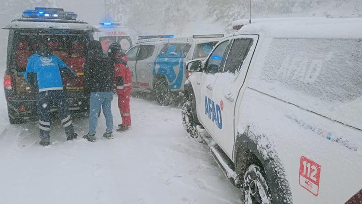 Bolu'da mahsur kalan kampçılar kurtarıldı