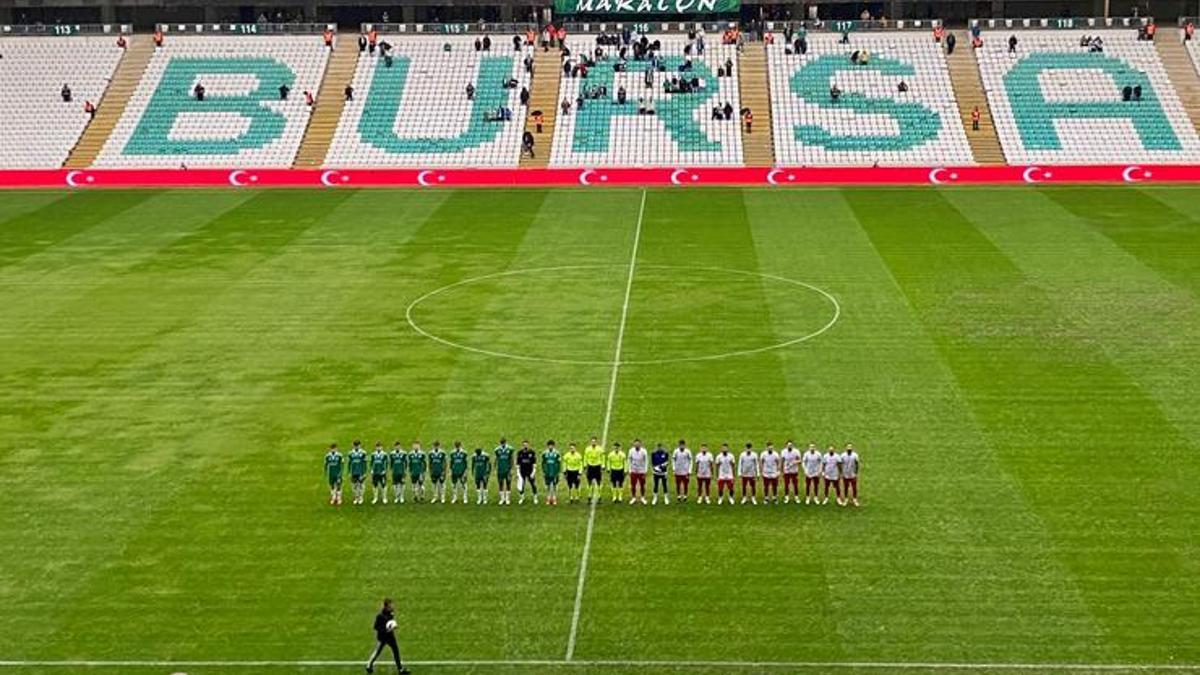 Bursaspor can çekişiyor! Tribünü de kaybetti...