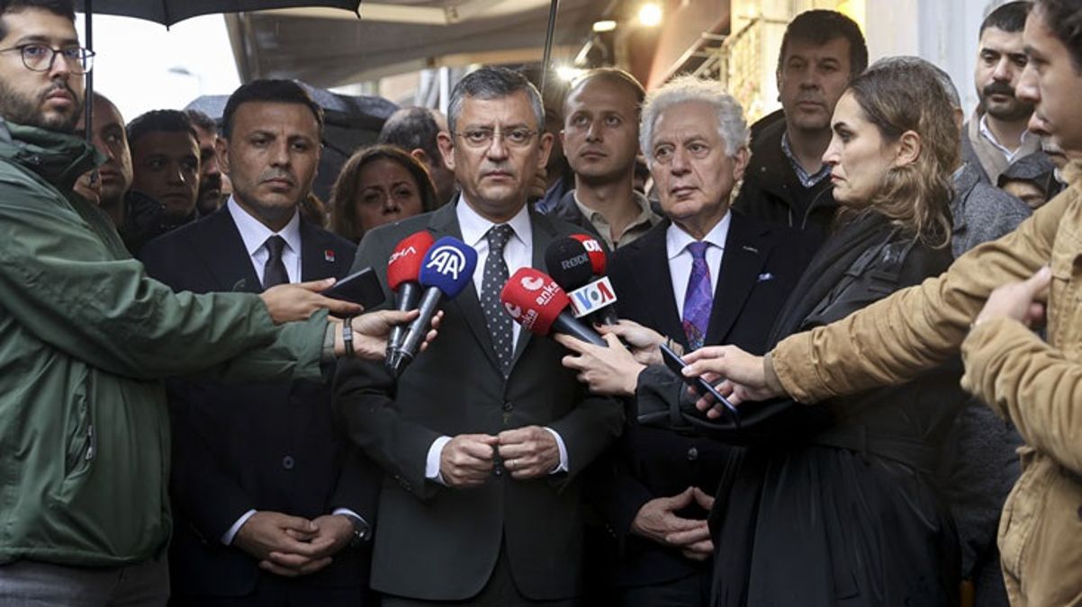 CHP lideri Özel, Hrant Dink'in öldürüldüğü yerden çağrı yaptı: İyi insanlar, çağrıldığınızda koşun gelin, sokaklara gelin, meydanlara gelin