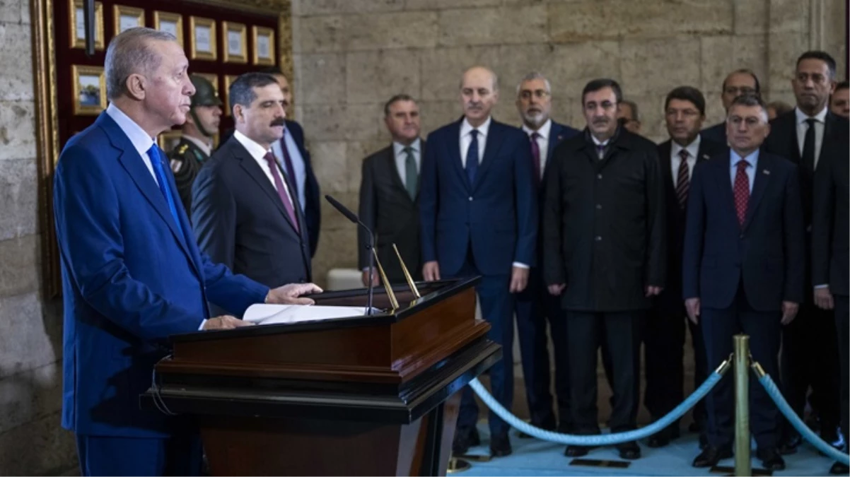 Devlet erkanı Anıtkabir'de! Cumhurbaşkanı Erdoğan özel deftere bu notu düştü