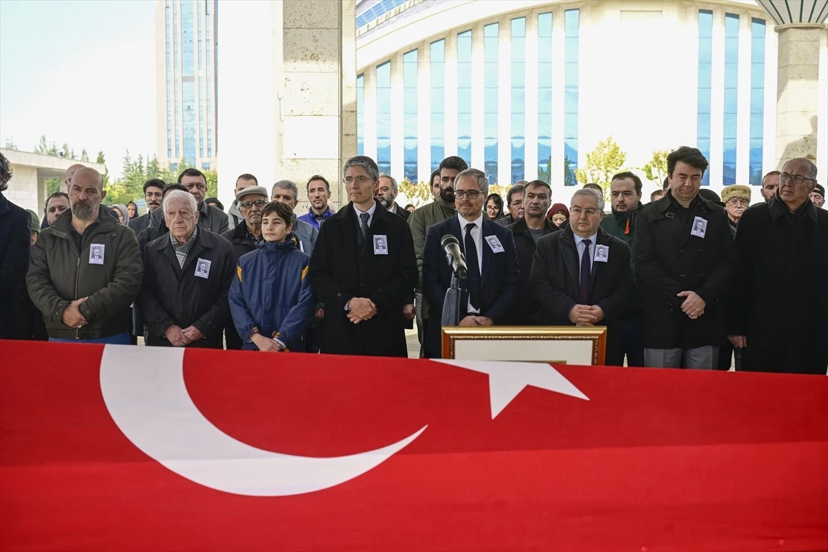 Emekli Büyükelçi Bilal Şimşir Ankara'da Defnedildi