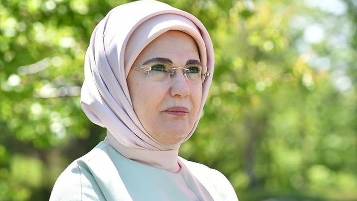 Emine Erdoğan'dan 24 Kasım Öğretmenler Günü paylaşımı