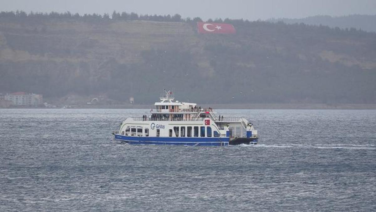 Feribot seferlerine olumsuz hava engeli: Gökçeada ve Bozcaada'ya tüm seferler iptal edildi