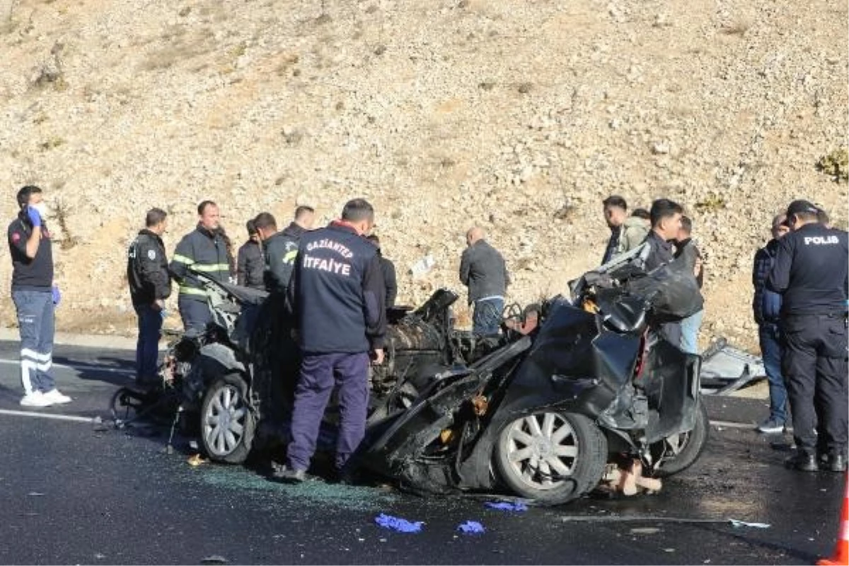 Gaziantep'te arıza nedeniyle yol kenarına çekilen otomobile 2 araç çarptı: 1 ölü, 6 yaralı