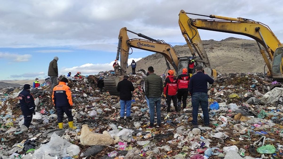 Geri dönüşüm tesisinde kaybolan işçinin cesedi, tonlarca çöpün altında bulundu