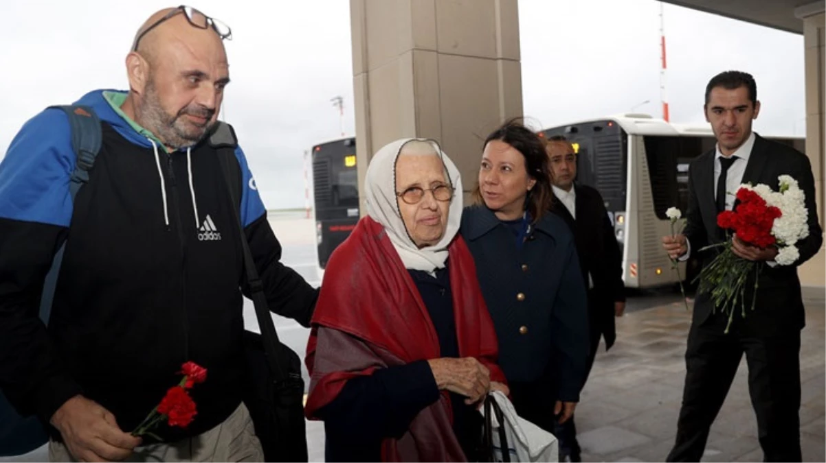 İsrail işgali altındaki Gazze'den tahliye edilen Türk vatandaşları İstanbul'a getirildi