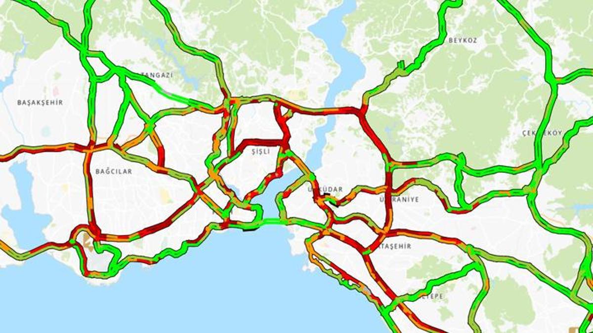 İstanbul sağanak trafiği felç etti: Yoğunluk yüzde 90'a ulaştı