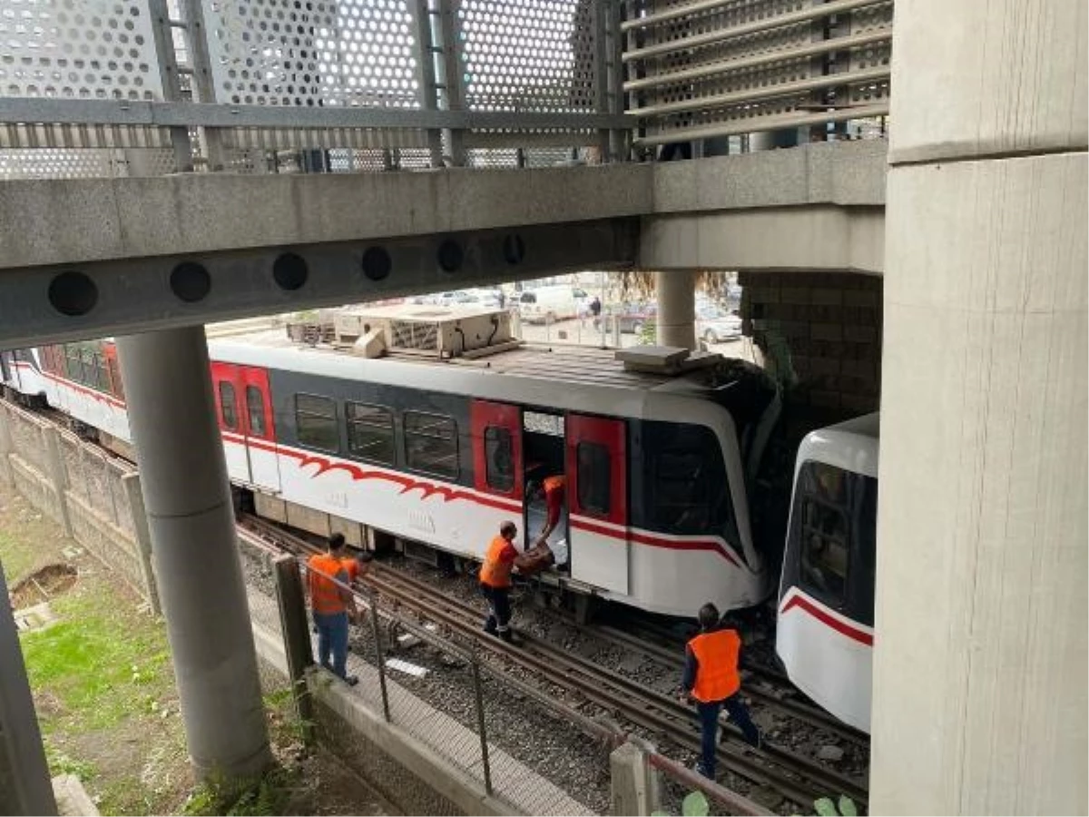 İzmir'de Metro Aracı Raydan Çıktı