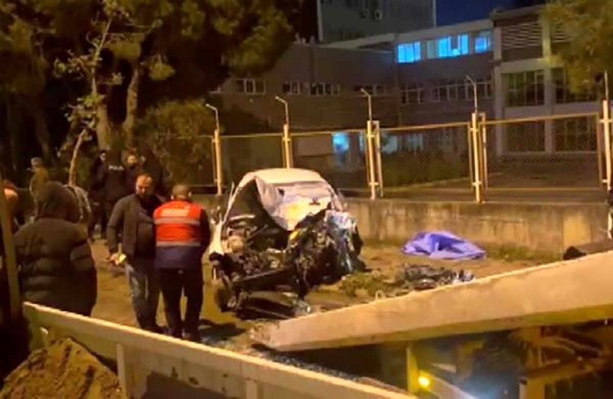 İzmir'de otomobil ile belediye otobüsü çarpıştı: 1 ölü, 2 yaralı