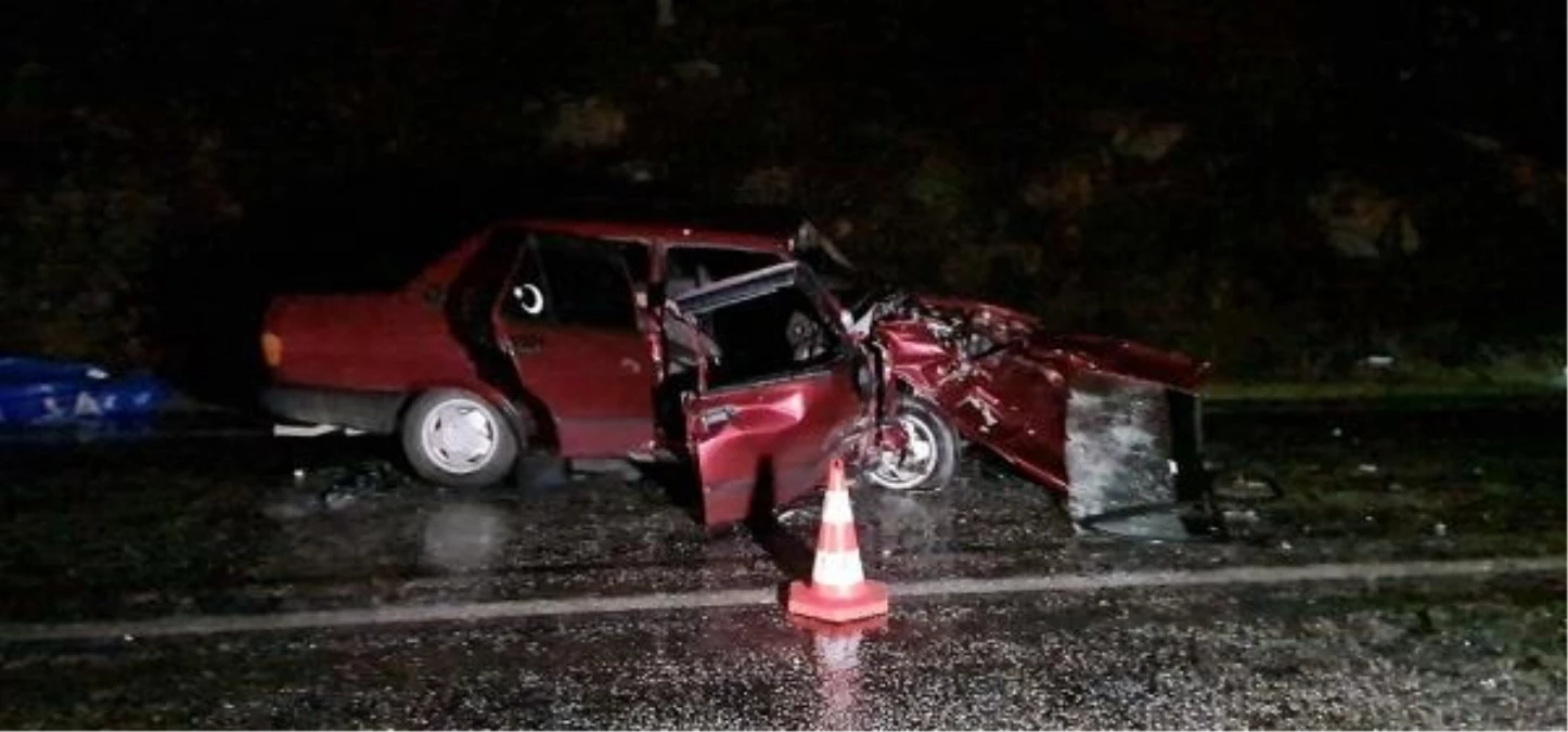 İzmir'de Otomobil Kazası: 1 Ölü, 1 Yaralı