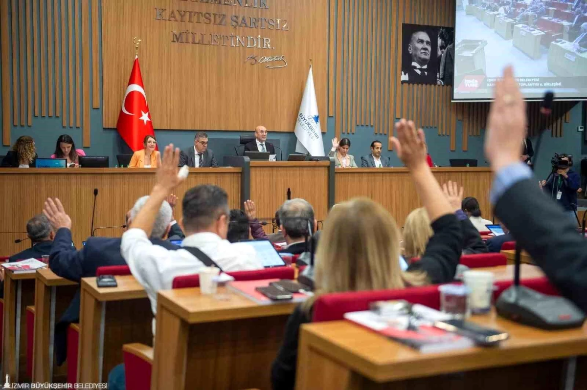 İzmir'de su baskınından zarar görenlere nakdi yardım desteği