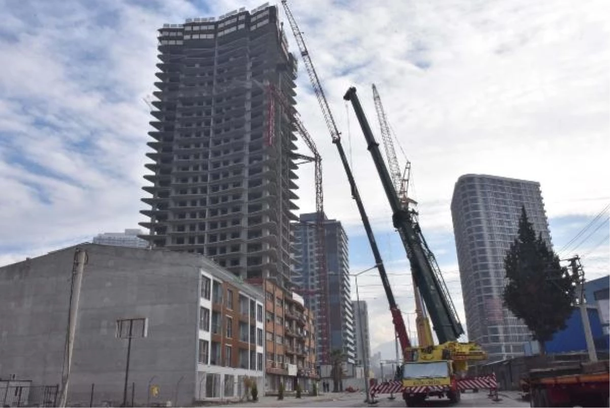 İzmir'deki Otel İnşaatı Davasında Mağdur Aileler Şikayetlerini Geri Çekti