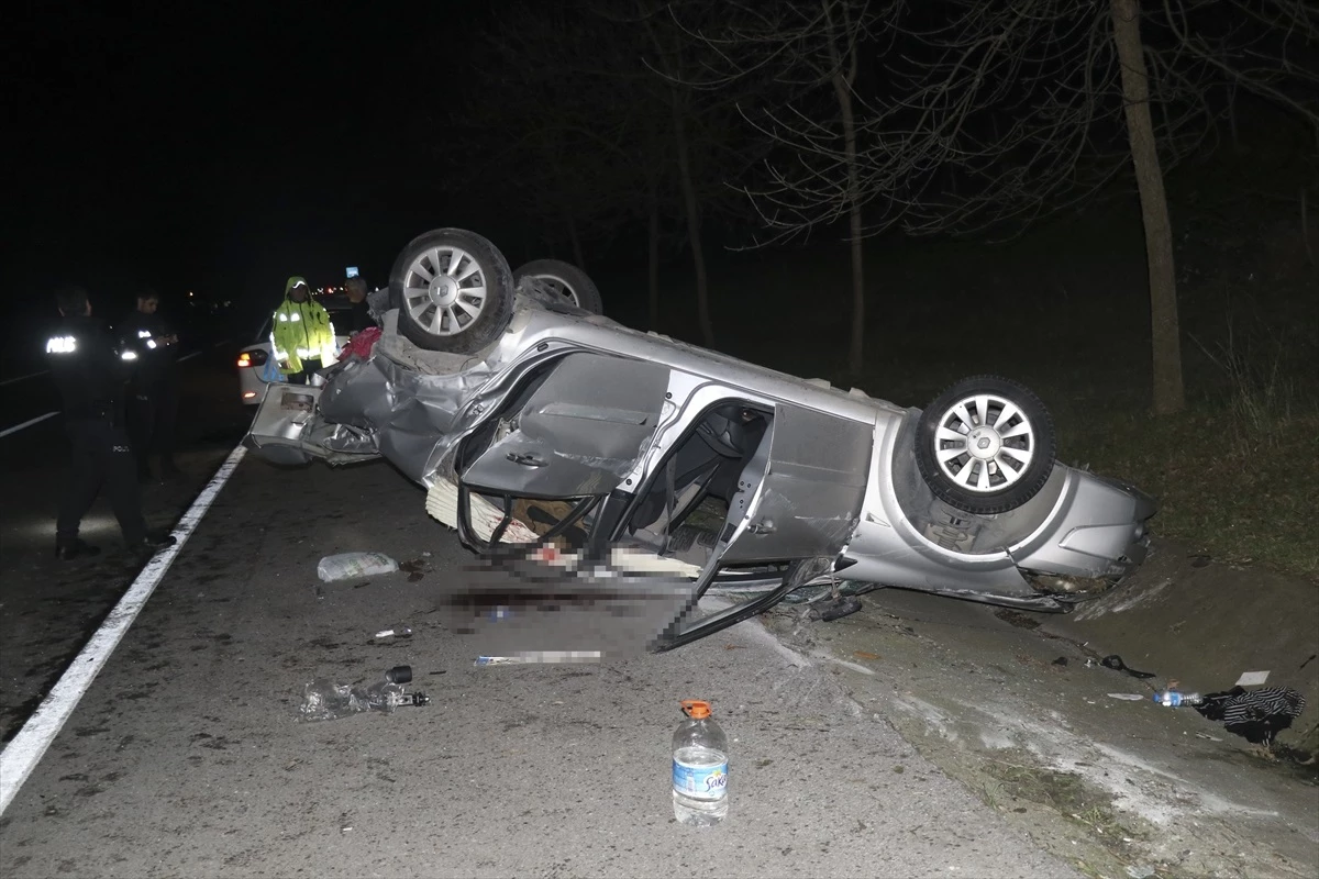 Kartepe'de takla atan otomobilin sürücüsü yaralandı