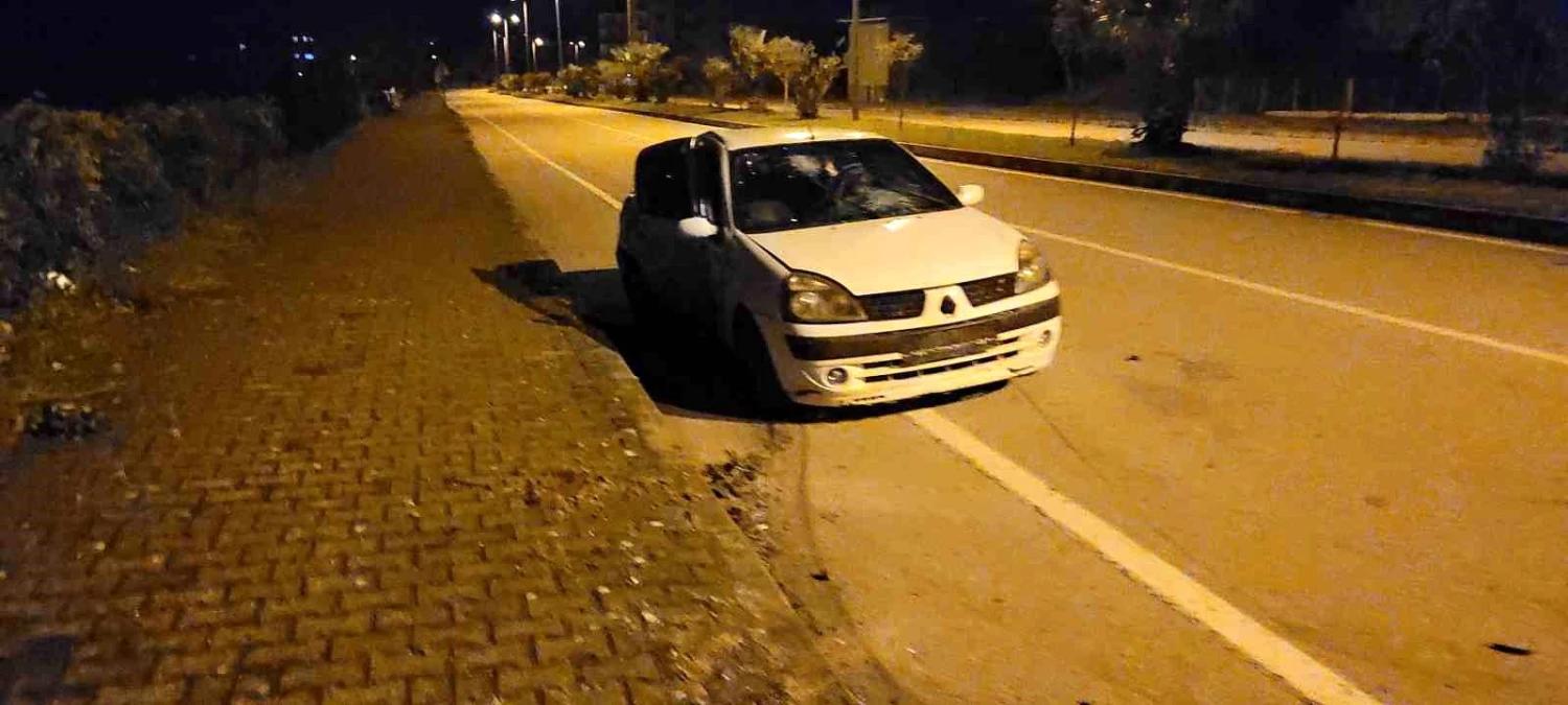 Kastamonu'da Otomobil Refüje Çarptı: 3 Yaralı