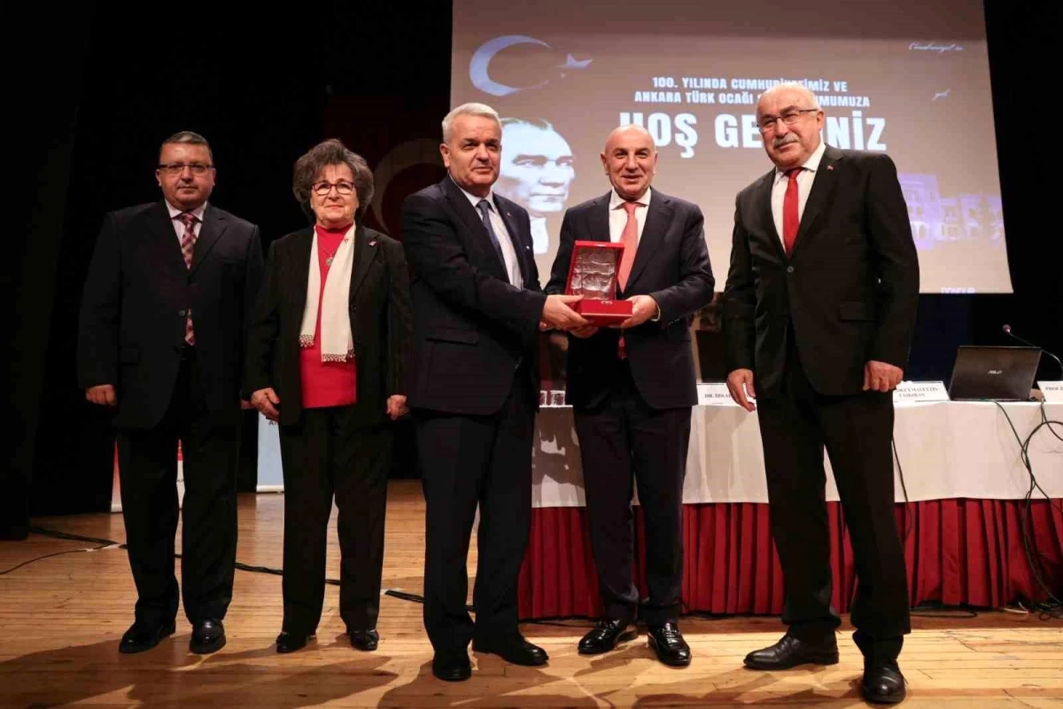 Keçiören Belediye Başkanı Turgut Altınok, '100. Yılında Cumhuriyet ve Ankara Türk Ocağı' sempozyumunun açılış törenine katıldı