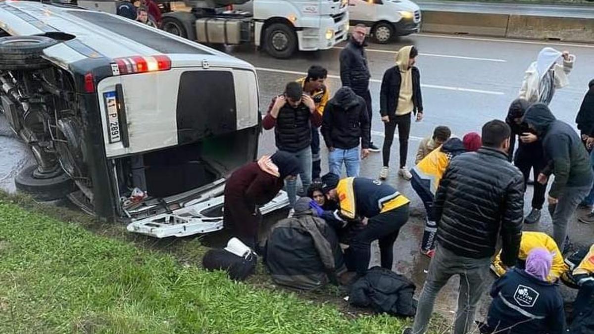 Kocaeli'de işçi servisi devrildi: 1’i ağır 9 yaralı