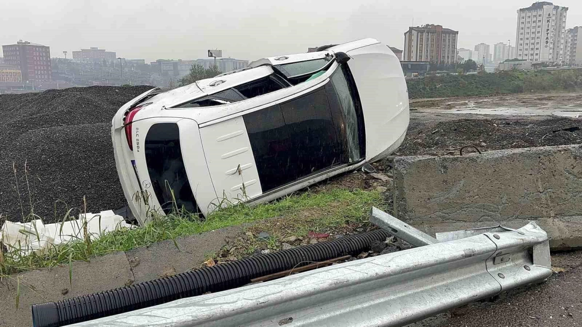 Kuzey Marmara Otoyolu'nda Otomobil Şantiye Alanına Uçtu