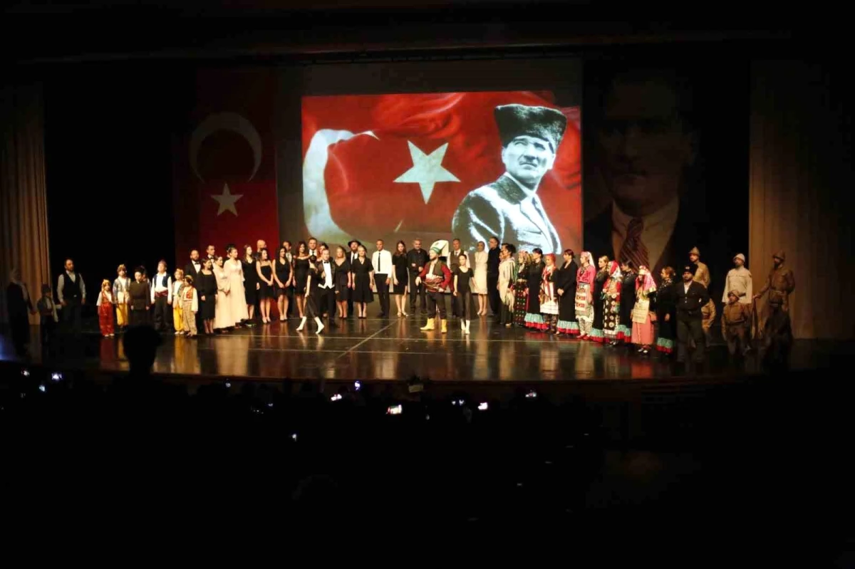 Mustafa Kemal Atatürk'ün Hatıralarını Yaşatan 'İz' Gösterisi