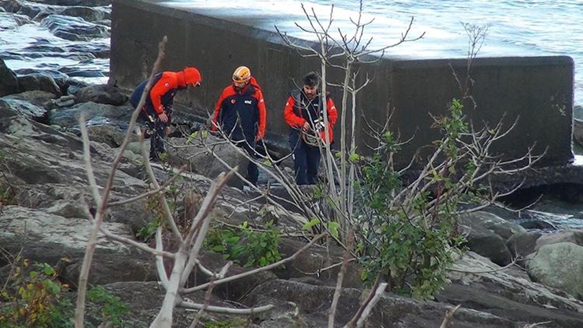 Rize'de sahilde kaybolan  Zeynep Bekar’ı arama çalışmalarında üçüncü gün