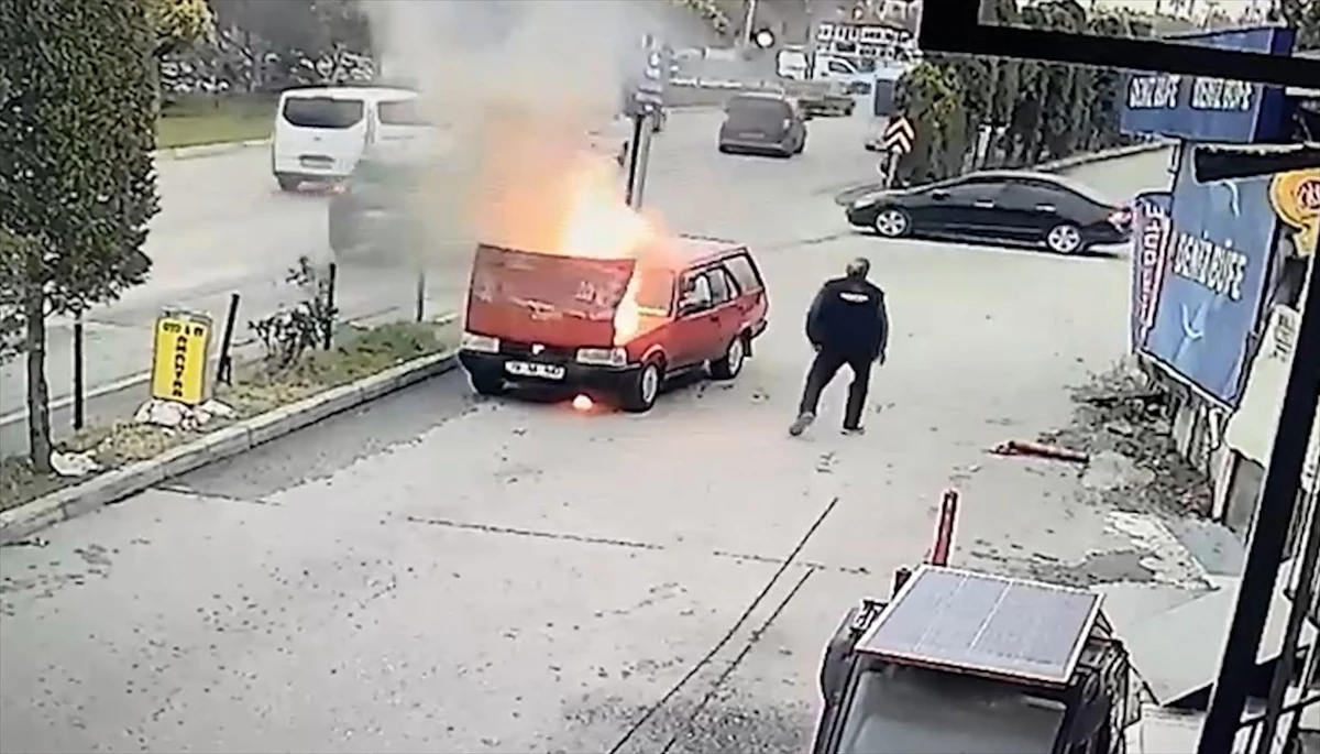 Safranbolu'da Otomobil Yangını Vatandaşlar Tarafından Söndürüldü