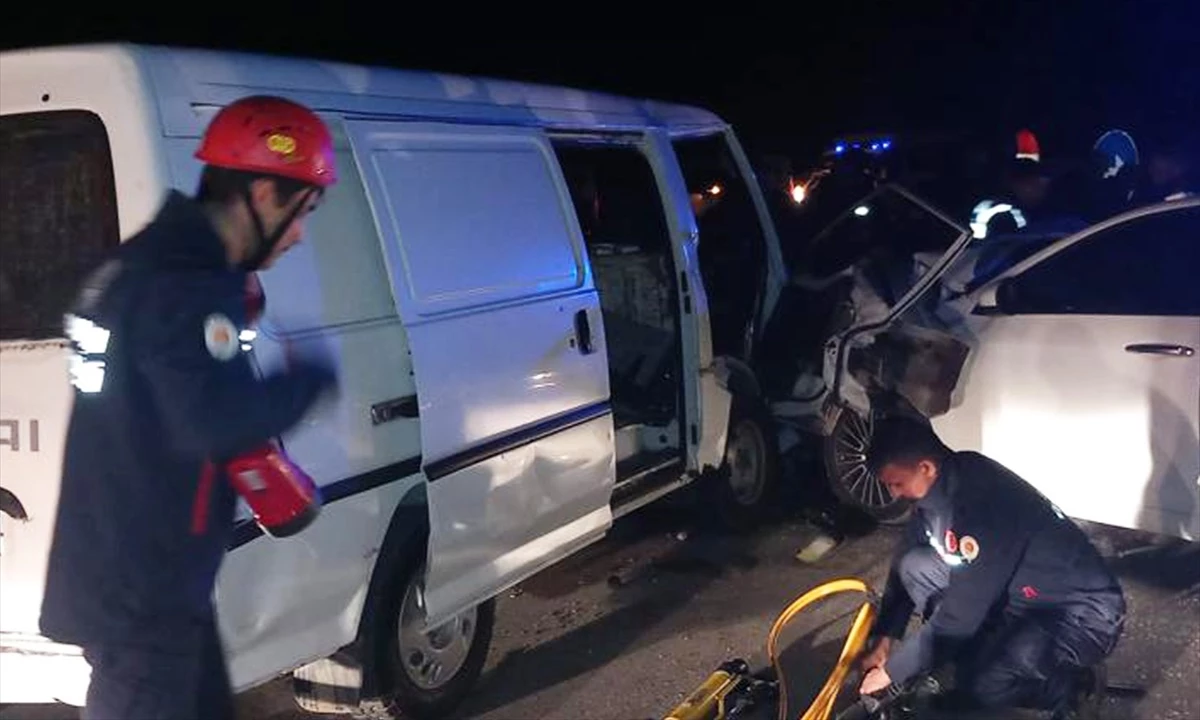 Samsun'da otomobil ile hafif ticari araç çarpıştı: 7 yaralı