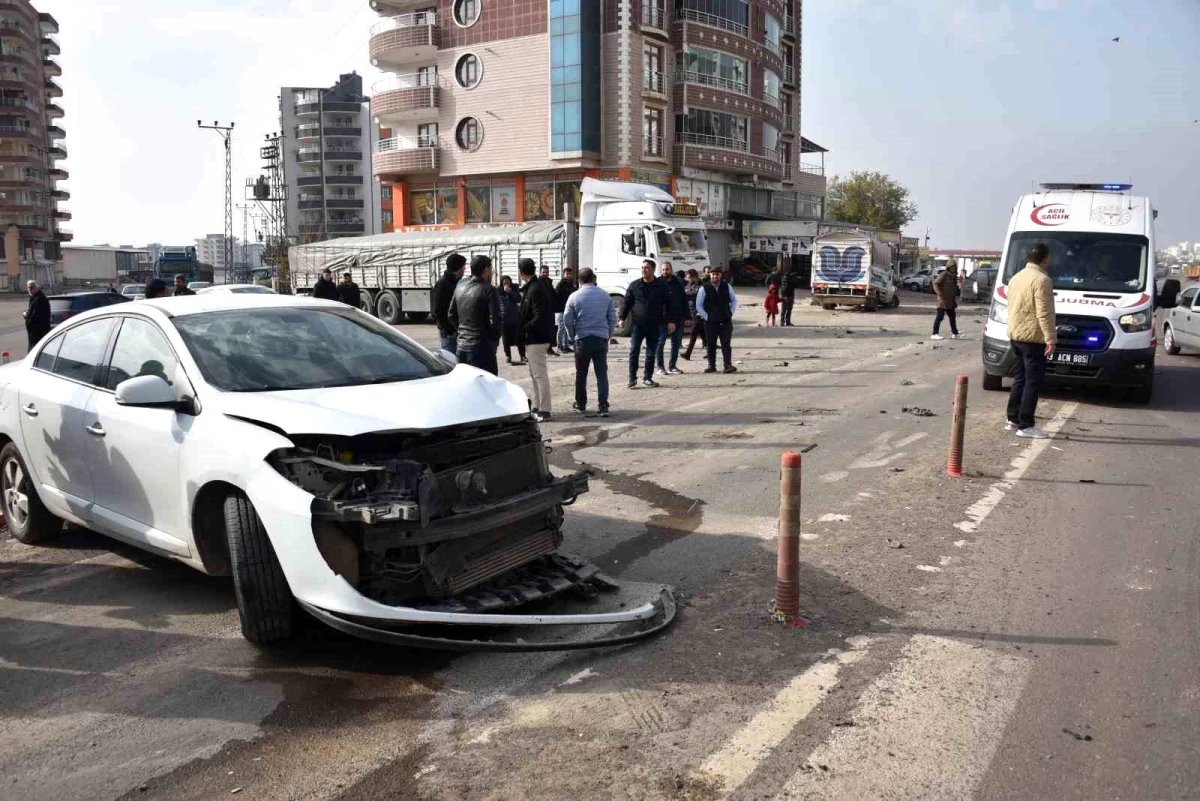 Şanlıurfa'da otomobil ile kamyonetin karıştığı kazada 4 kişi yaralandı