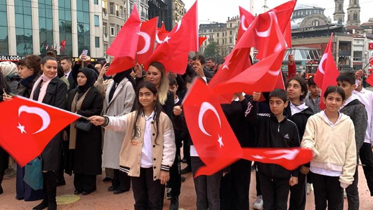 Taksim'de 24 Kasım Öğretmenler Günü için tören