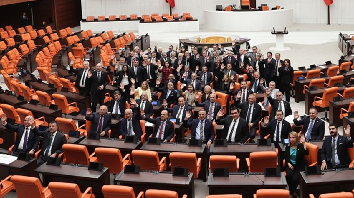 Yargıtay'ın AYM hamlesi sonrası harekete geçtiler! CHP'nin Meclis'teki eylemine 4 partiden destek ziyareti