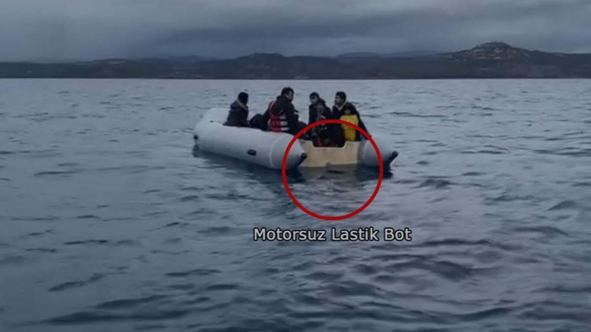 Yunanistan'ın ittiği 23 kaçak göçmen Çanakkale'de kurtarıldı