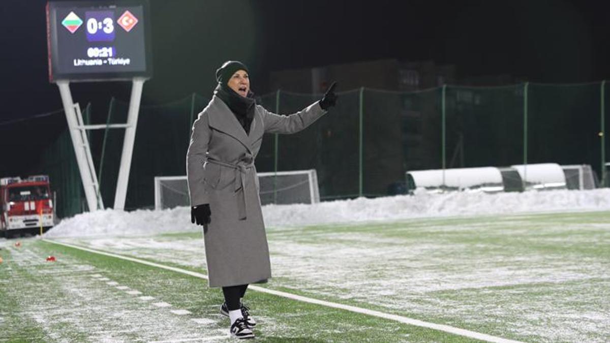 A Mili Kadın Futbol Takımı Teknik Direktörü Necla Güngör Kıragası: Bu takımla gurur duyuyorum!