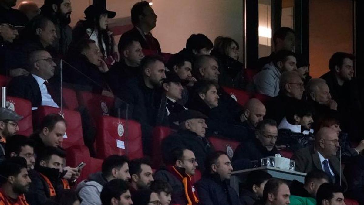 A Milli Takım Teknik Direktörü Vincenzo Montella, Galatasaray-Adana Demirspor maçında