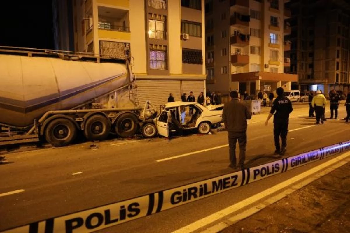 Adana'da otomobilin tankere çarpması sonucu 1 kişi öldü, 4 kişi yaralandı