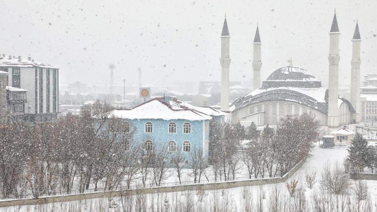 Ağrı’da eğitime kar engeli