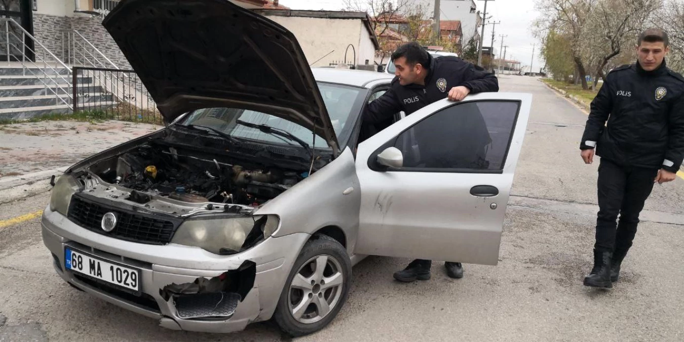 Aksaray'da Otomobilde Çıkan Yangın Kontrol Altına Alındı