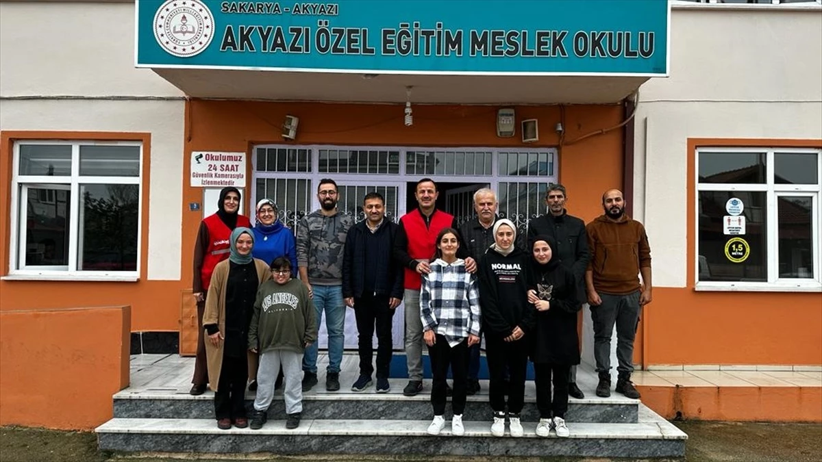 Akyazı Özel Eğitim Meslek Okulu'nda Türk Kızılay Faaliyetleri Hakkında Bilgilendirme