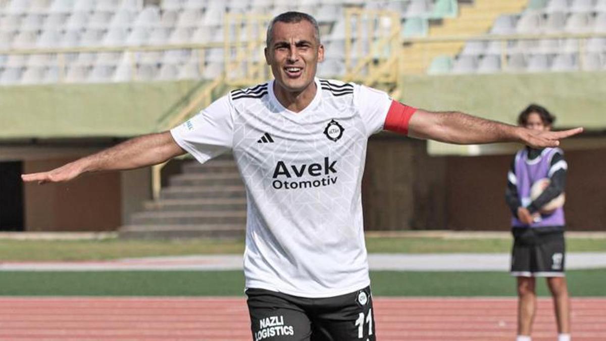 Altay'ın 42 yaşındaki golcüsü Murat Uluç 3 gole ulaştı