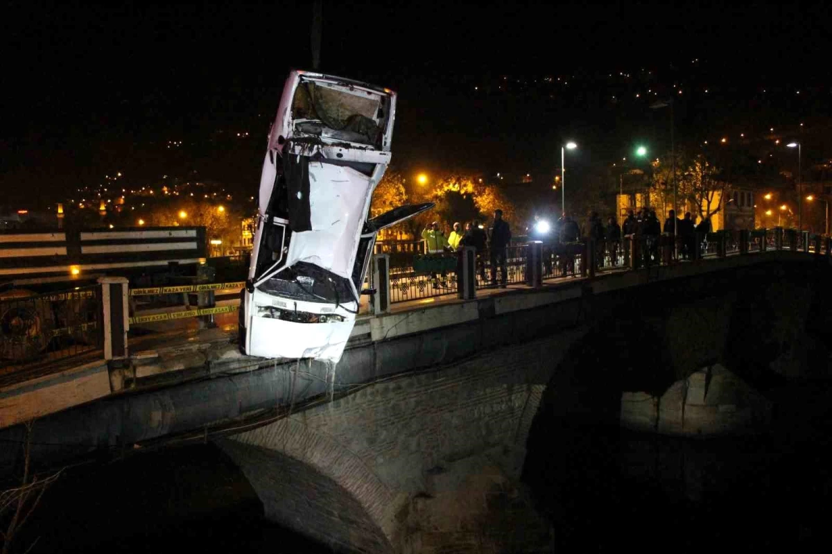 Amasya'da Otomobil Köprüden Nehre Uçtu, Sürücü Hayatını Kaybetti