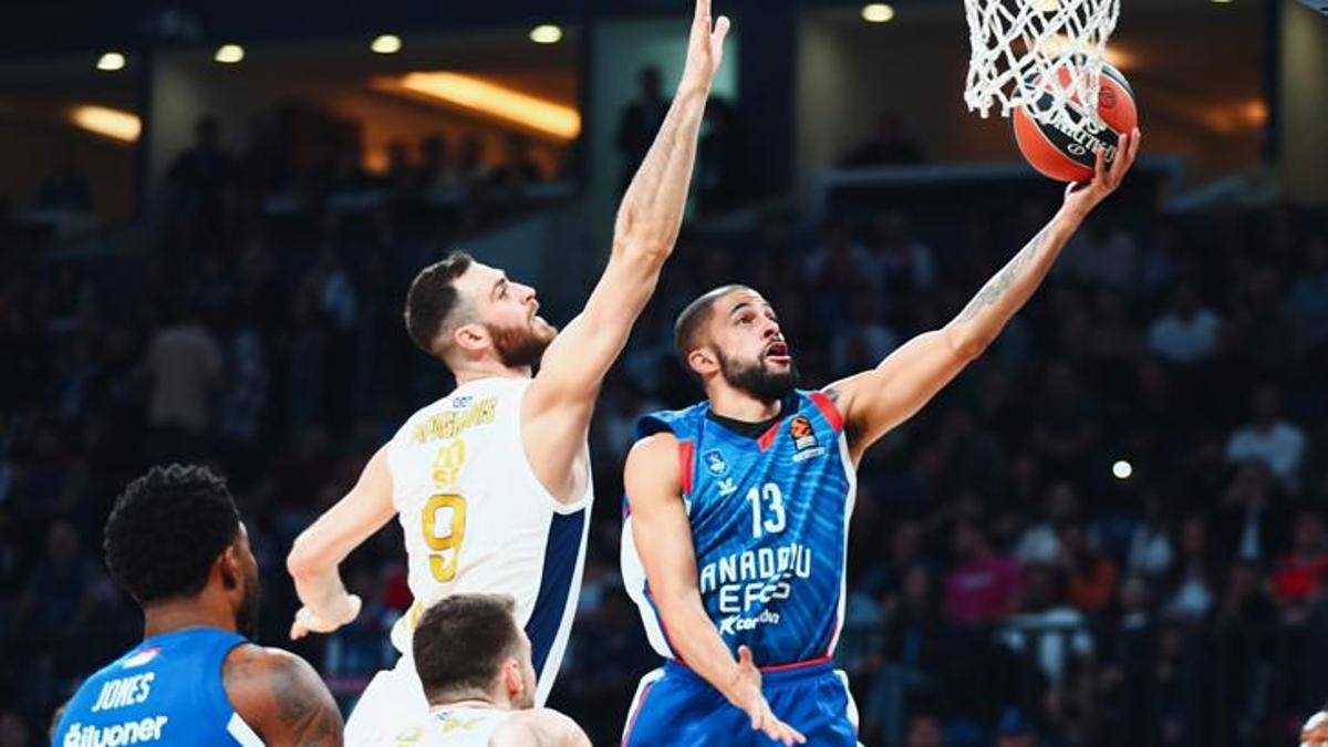 Anadolu Efes - Fenerbahçe Beko maç sonucu: 84-89 | Türk derbisini kazanan Fenerbahçe Beko!