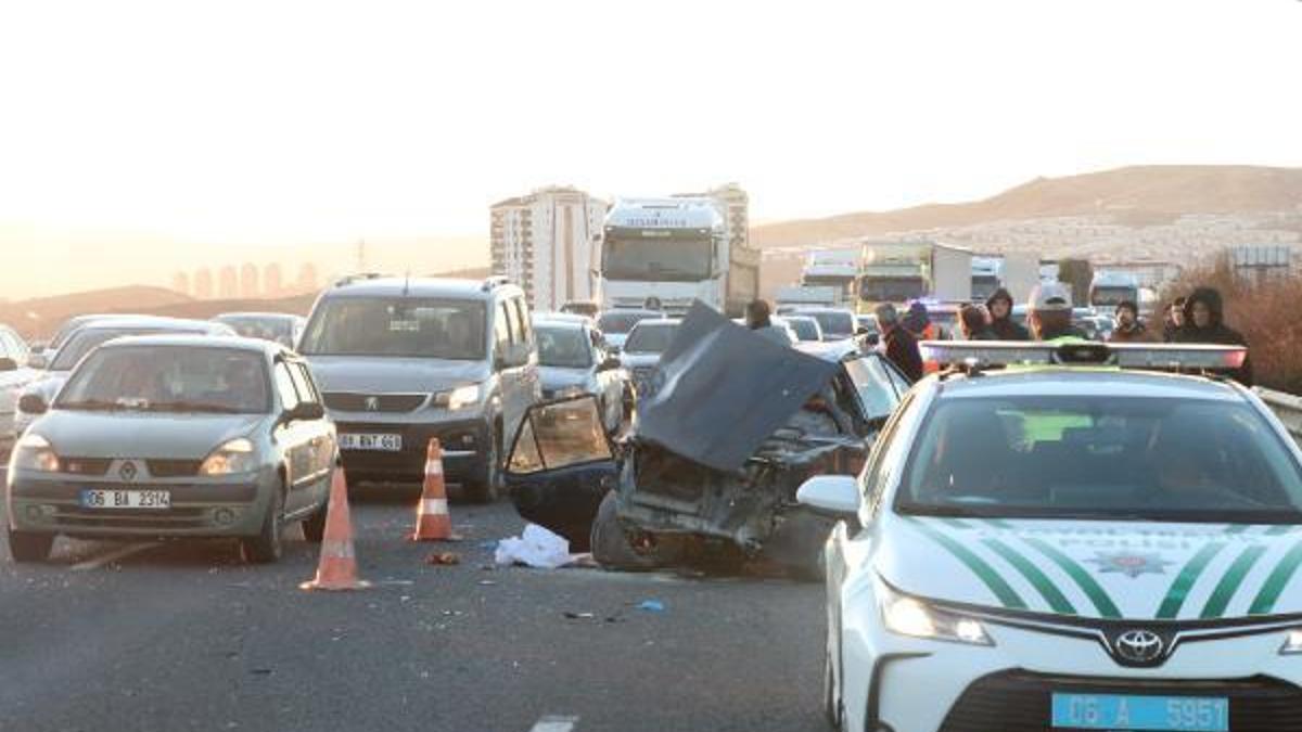 Ankara'da feci kaza! Otomobil kamyona çarptı, ölü ve yaralılar var