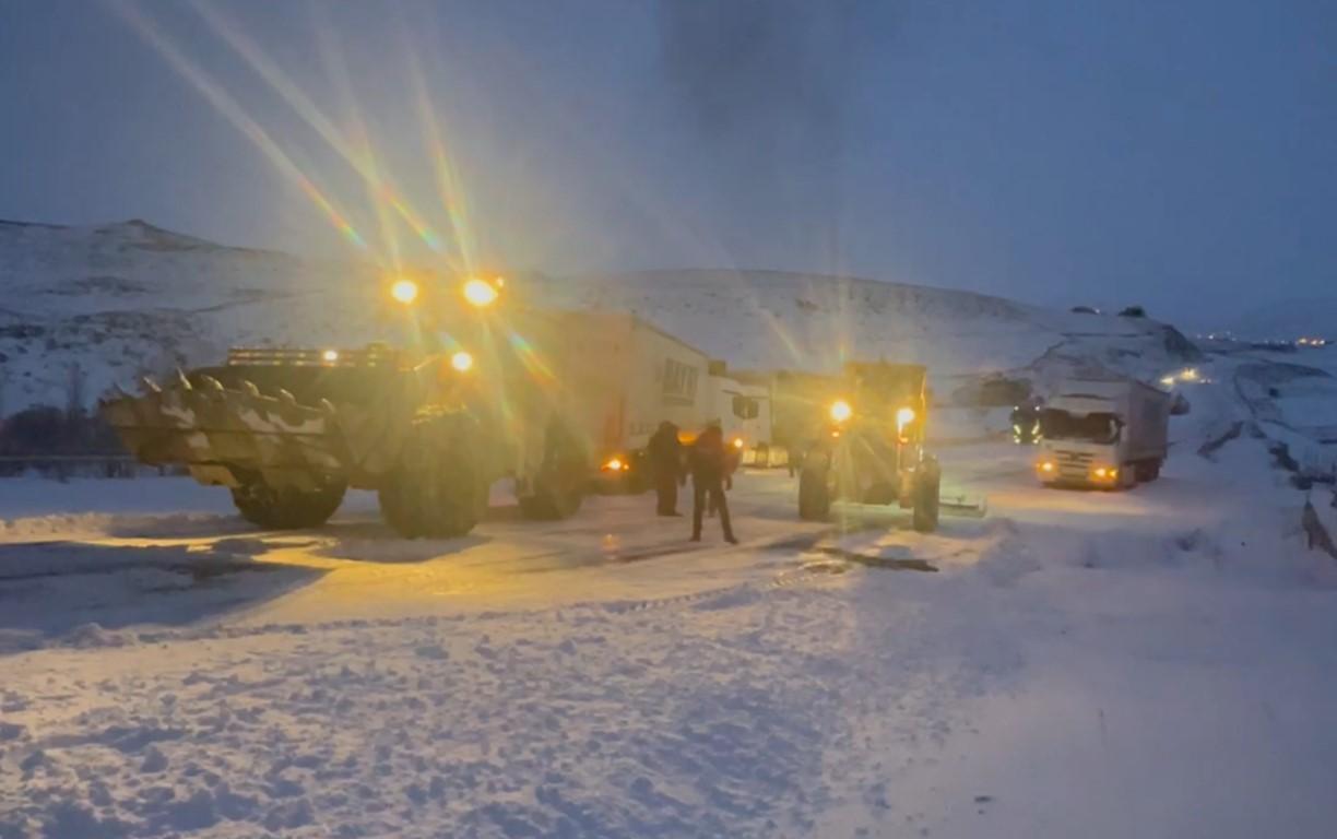 Ardahan-Kars kara yolunda zincirleme buzlanma kazası