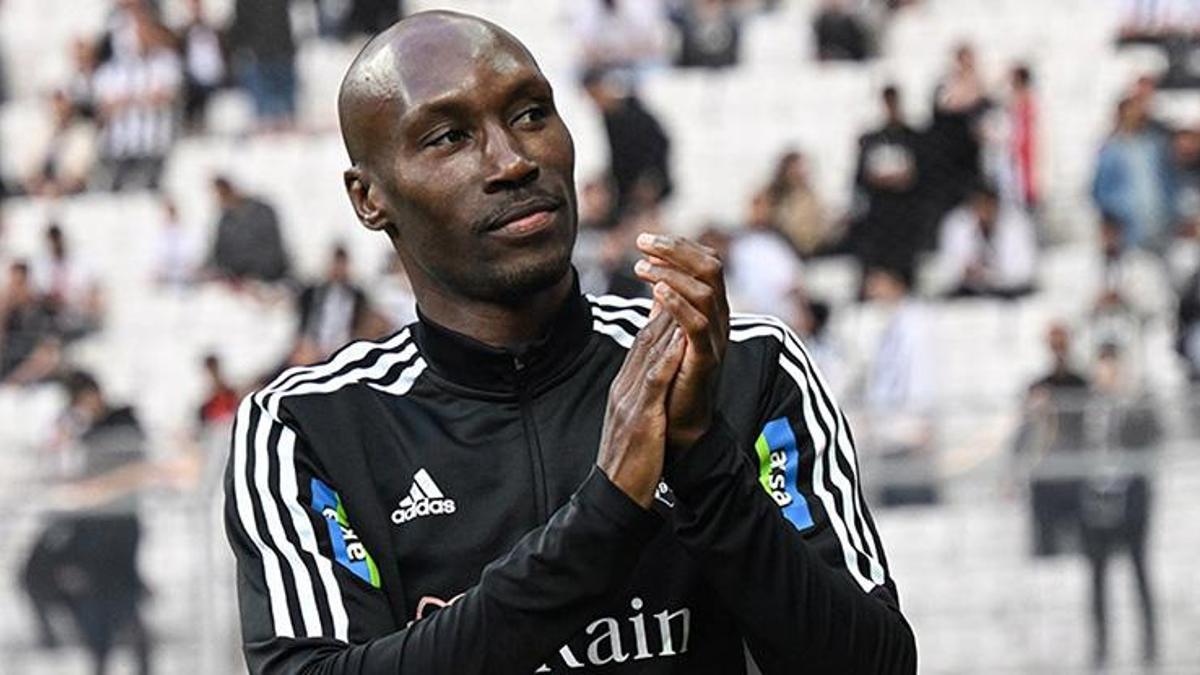 Atiba Hutchinson, Beşiktaş'tan kopamıyor