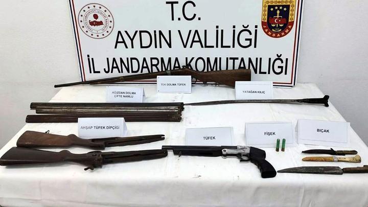 Aydın'da operasyon: Osmanlı dönemine ait kılıç ele geçirildi