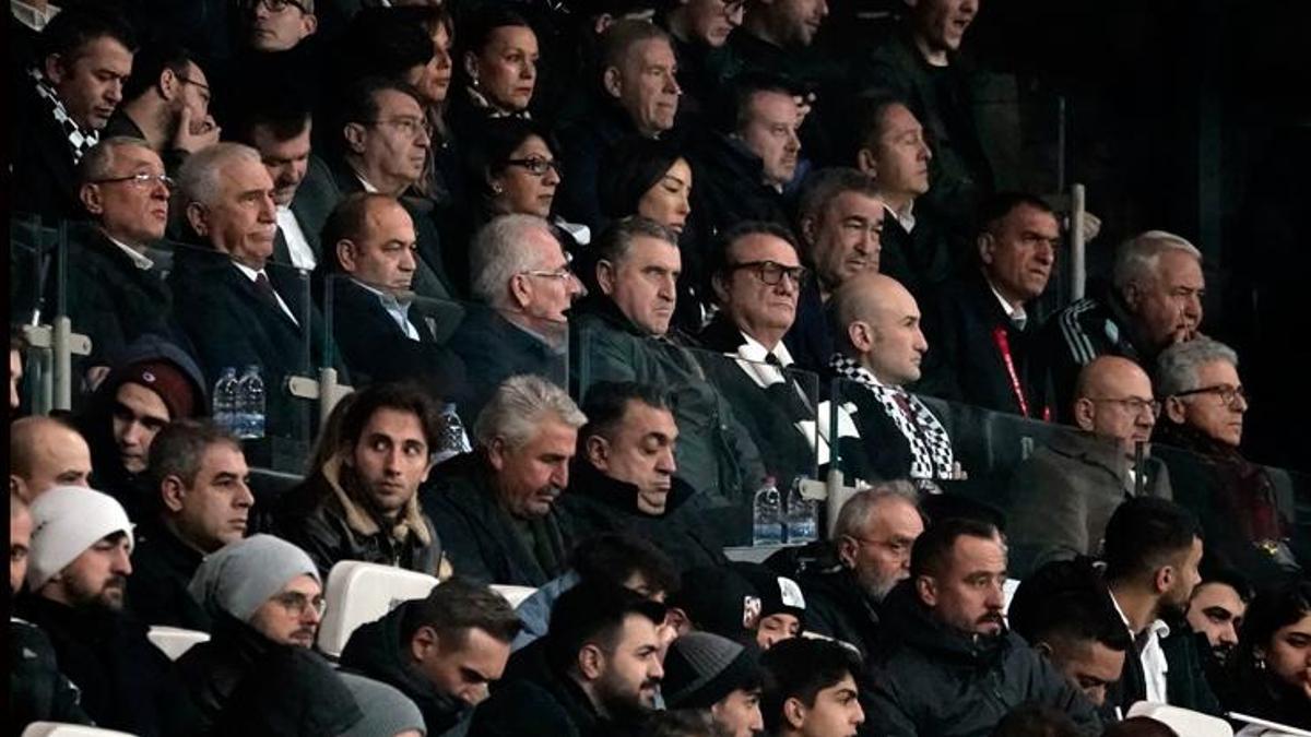 Bakan Bak, Beşiktaş - Fenerbahçe derbisini takip ediyor